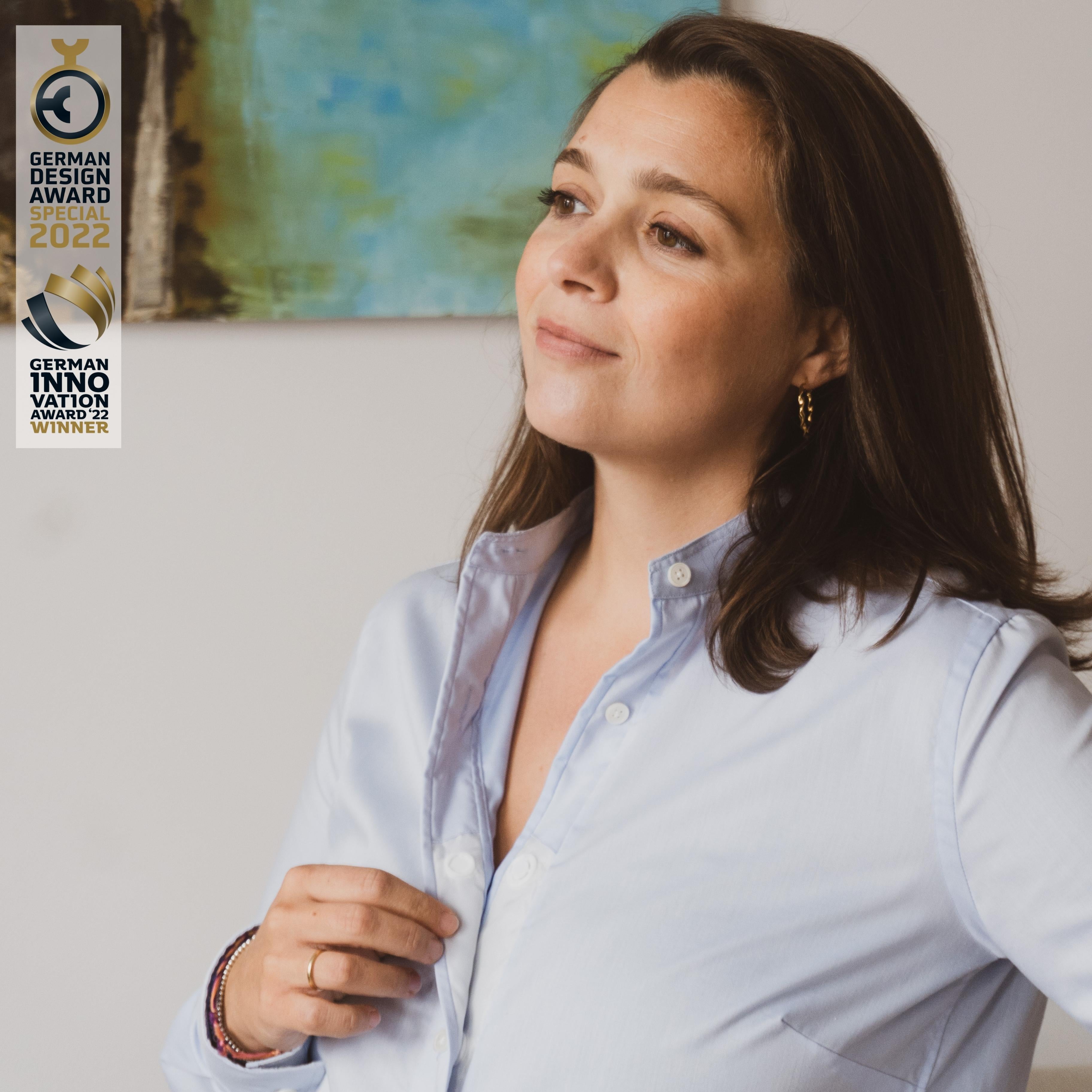 Stehkragen Magnetbluse - hellblau aus Baumwolle